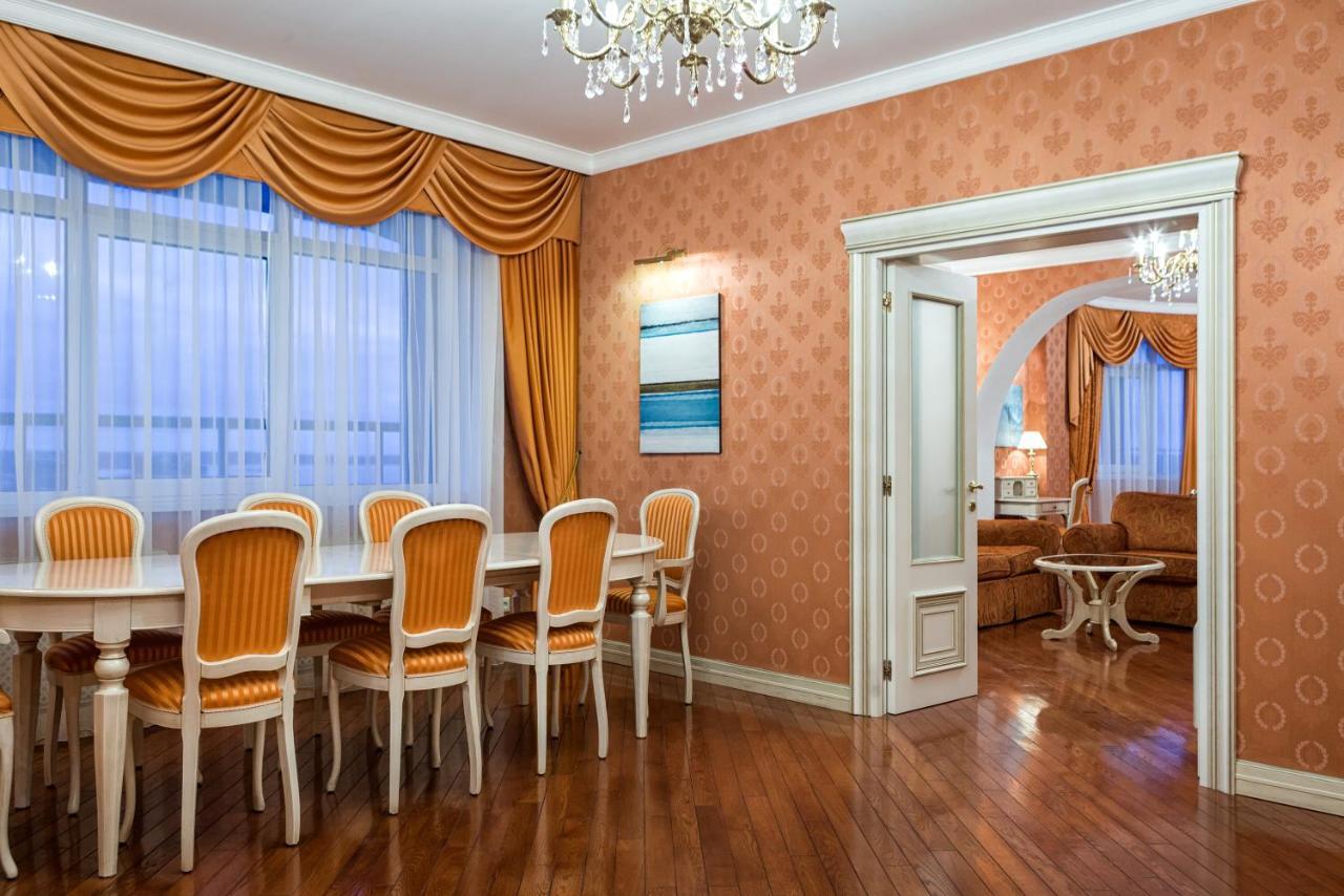 Cosmos Petrozavodsk Hotel エクステリア 写真